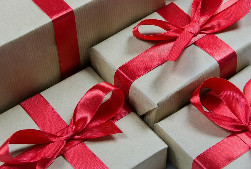 presents, gifts, traditional, ribbon